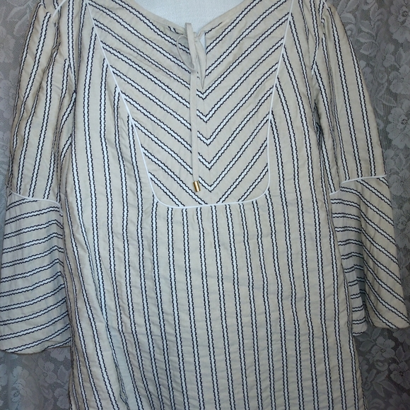 Issac Mizrahi Live Cream Striped Bell Sleeve Top Size 8 - Picture 3 of 7